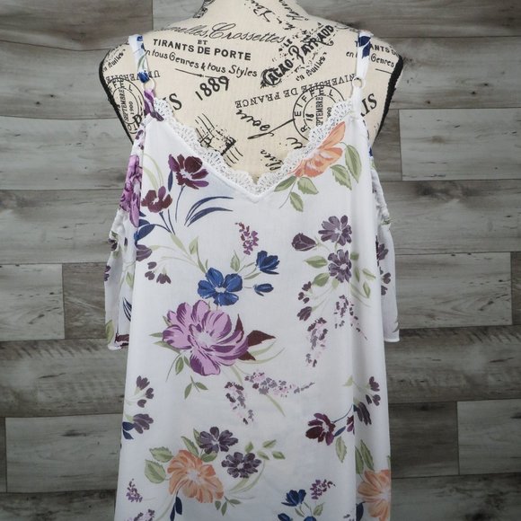 Torrid* Women's Cold‎ Shoulder Short Sleeve Curved Hem Pullover Blouse~ Size 1 - Picture 3 of 13